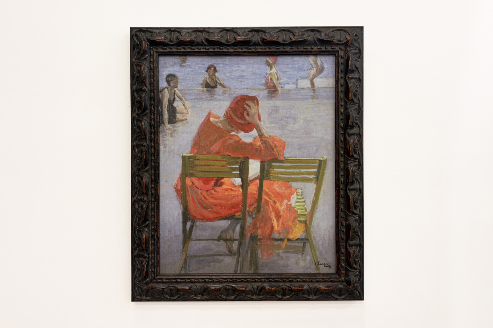 Chica con vestido rojo leyendo junto a una piscina - John Lavery