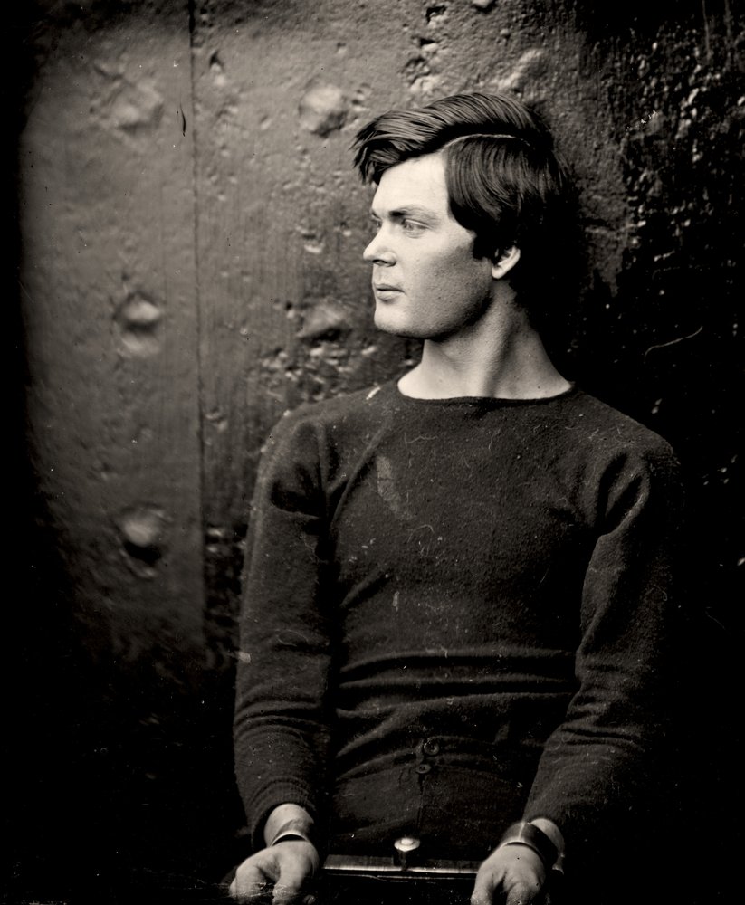 Lewis Powell con grilletes en la muñeca a bordo del USS Saugus, 1865 de Alexander Gardner