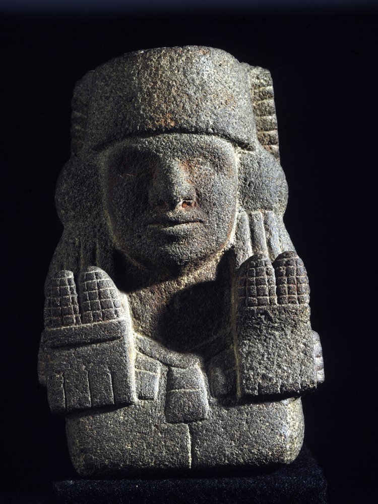 Arte azteca: representación de Chicomecoatl (llamada también Xilonen), diosa del maíz y la fertilidad. Museo Nacional de Antropología, México de Aztec Aztec