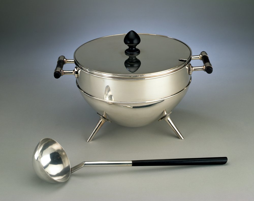 Sopera y Cucharón, fabricados por Hukin & Heath, 1880 de Christopher Dresser