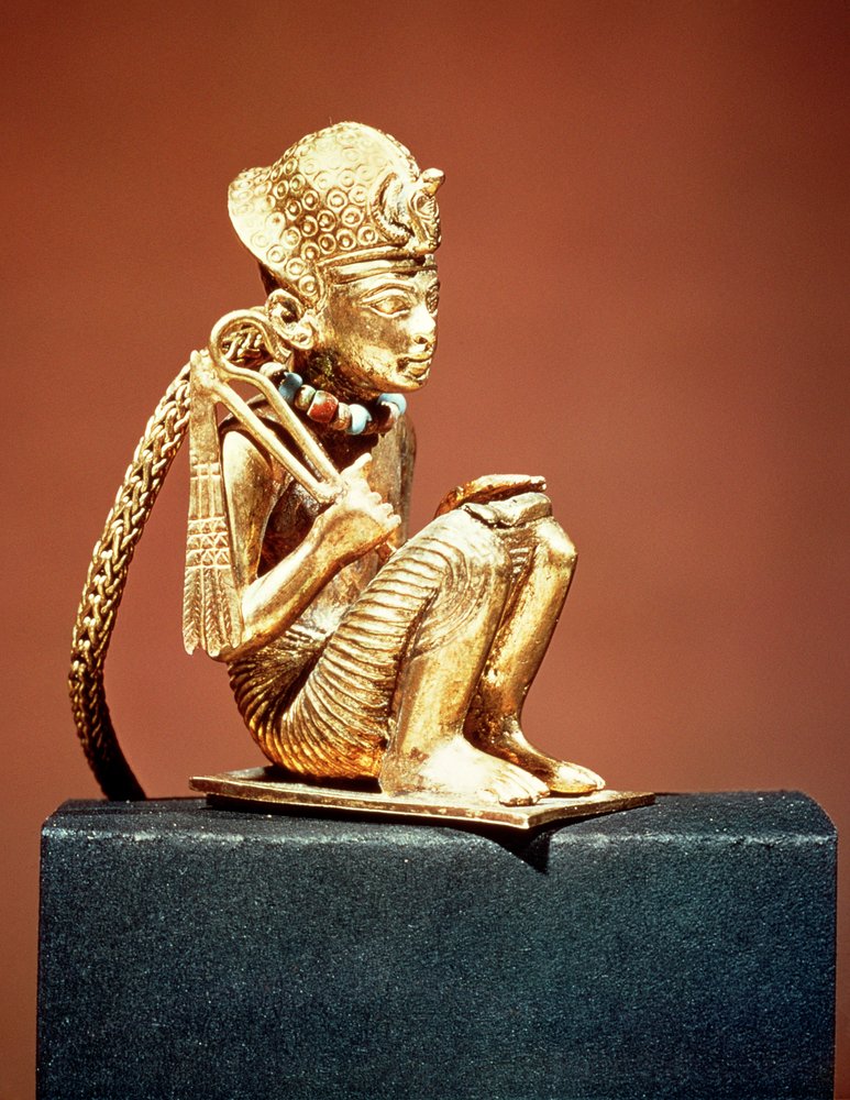 Colgante que representa a Amenofis III de la tumba de Tutankamón