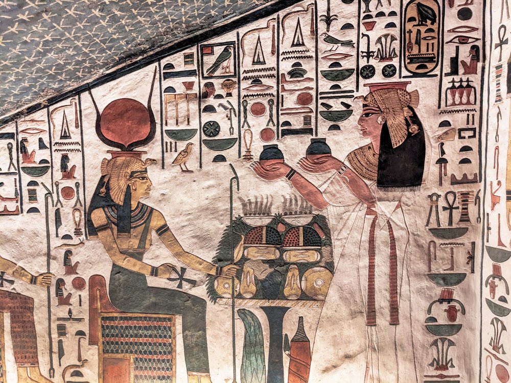 Reina ofreciendo jarrones rituales (pintura mural) de Egyptian 19th Dynasty
