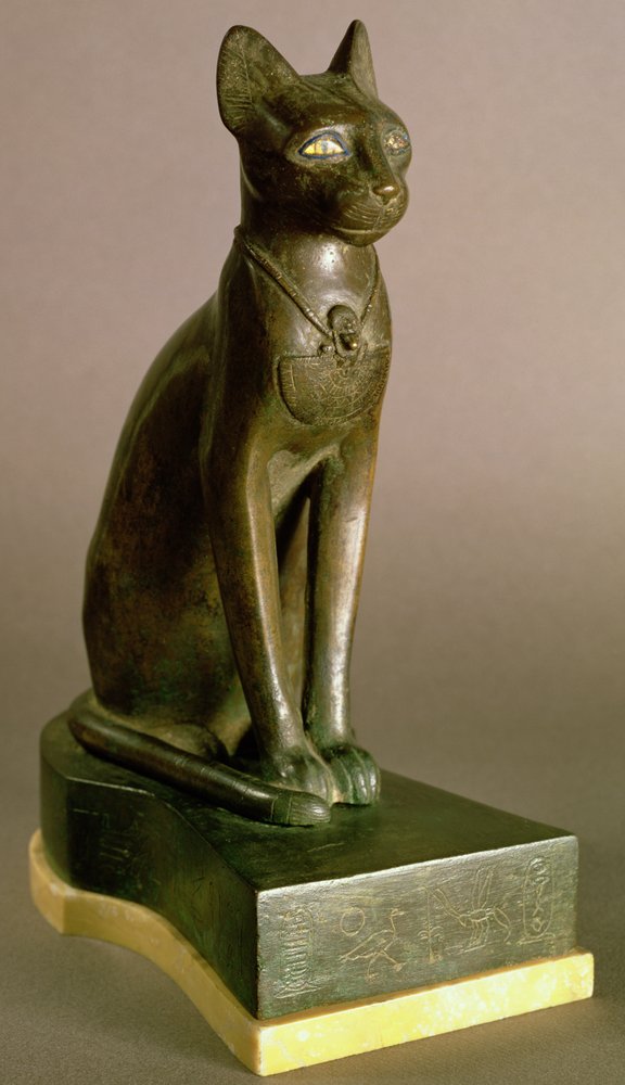 Estatuilla de un gato que representa a la diosa Bastet, con el cartucho de Psamtek I, período Saíta, c.664-610 a.C. de Egyptian 26th Dynasty
