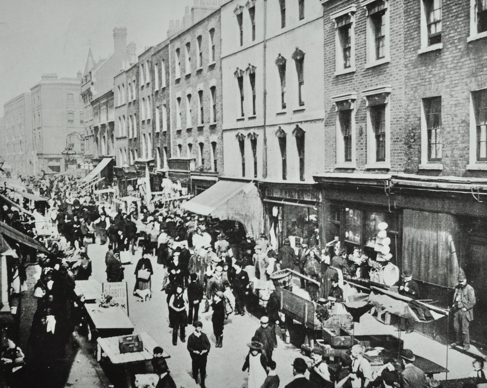 Mercado de Brick Lane, Brick Lane: vista general, 1895 de English Photographer