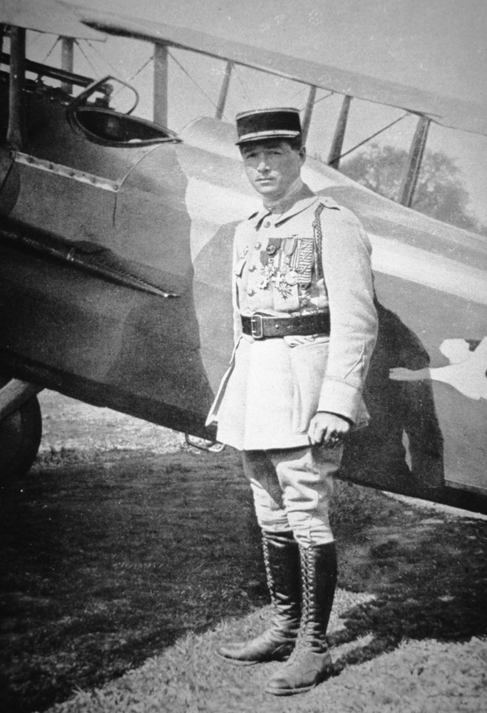 As de la aviación francesa de la Primera Guerra Mundial, subteniente René Fonck, condecorado con la Legión de Honor tras seis victorias, 8 de mayo de 1918 de French Photographer