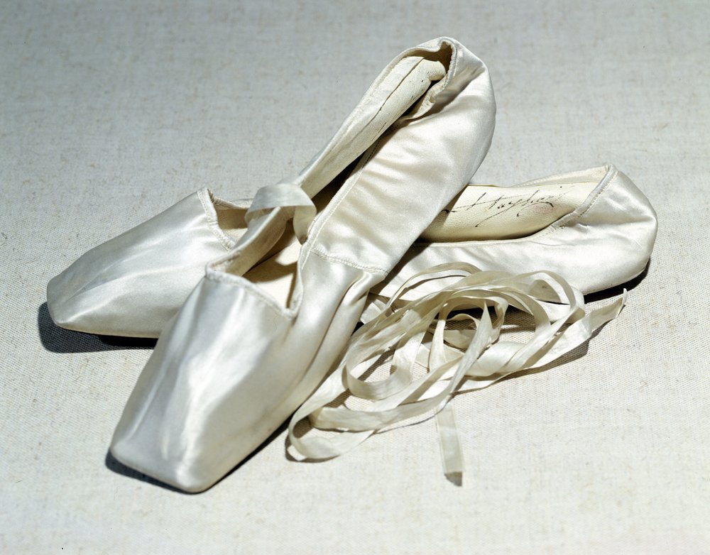 Zapatillas de ballet firmadas pertenecientes a Maria Taglioni (1804-84) de French School