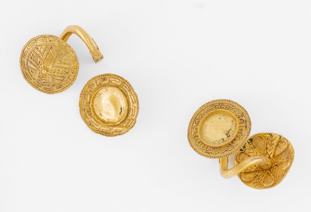 Par de pendientes en forma de espiral de Greek