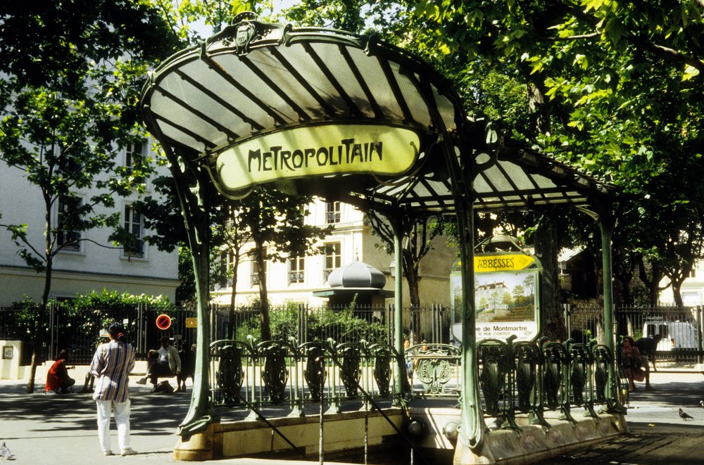 Estación de metro Abbesses en París, Francia de Hector Guimard
