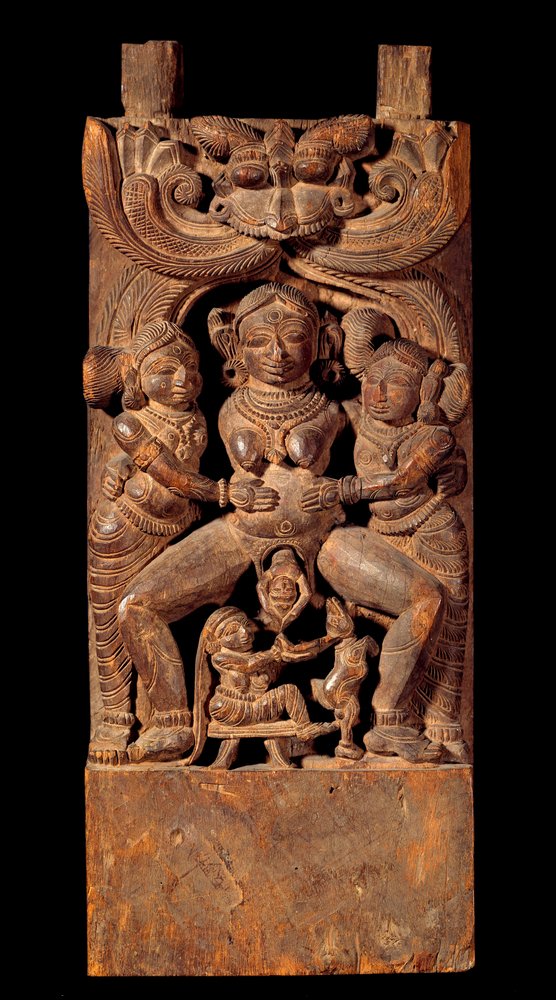 Arte indio: representación de Mahamai, diosa madre, dando a luz. Relieve de madera del siglo XVIII, colección privada de Indian School