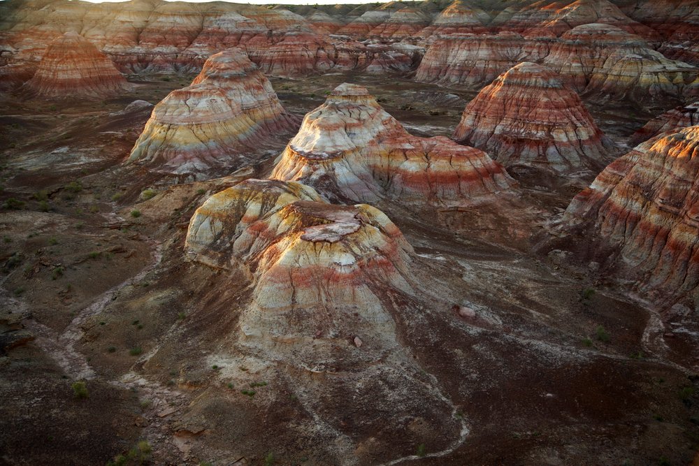 Rocas de colores cerca de Wu Cai Wan en el desierto de Gobi, Xinjiang, China occidental., 2007 (foto) de Ira Block