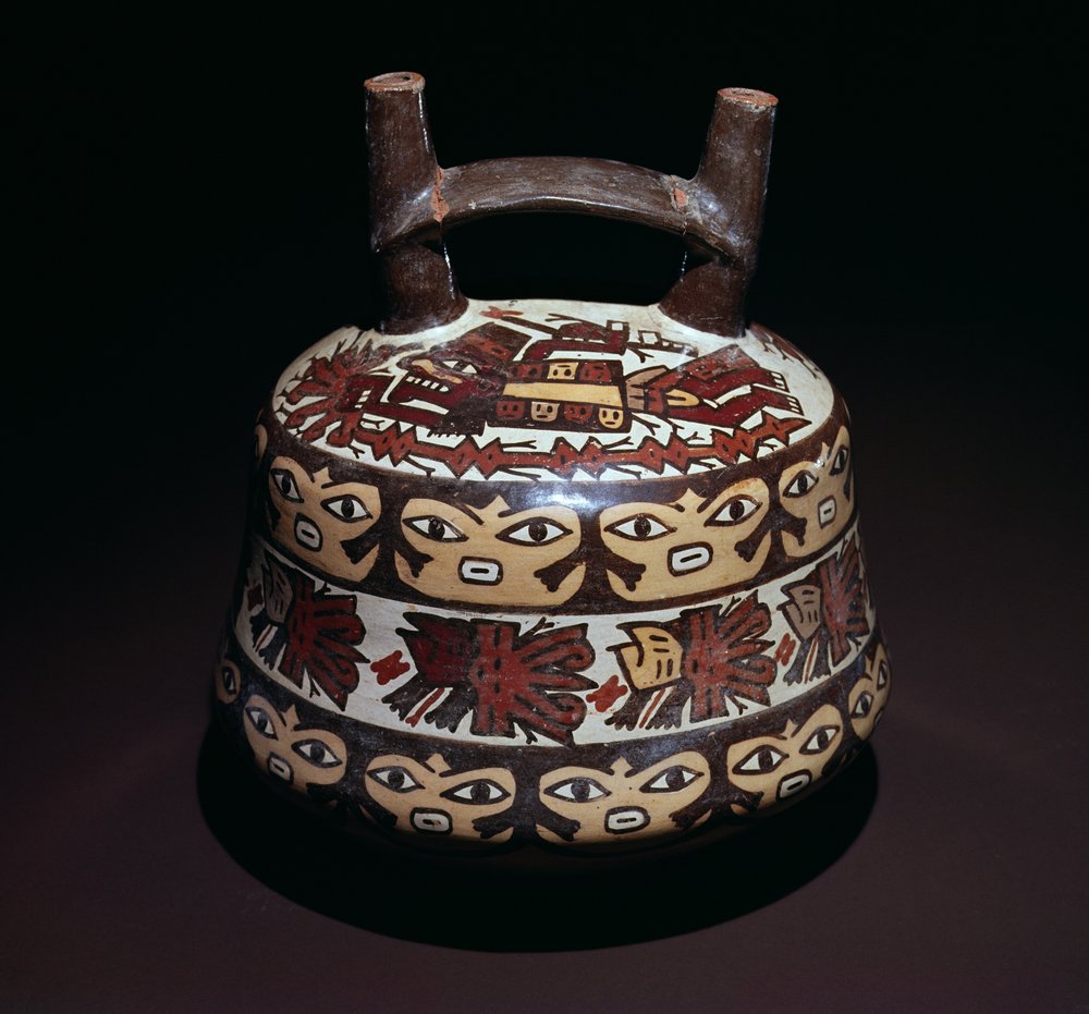 Jarra con dos picos y un asa de puente, estilo Nazca tardío de Nazca Culture