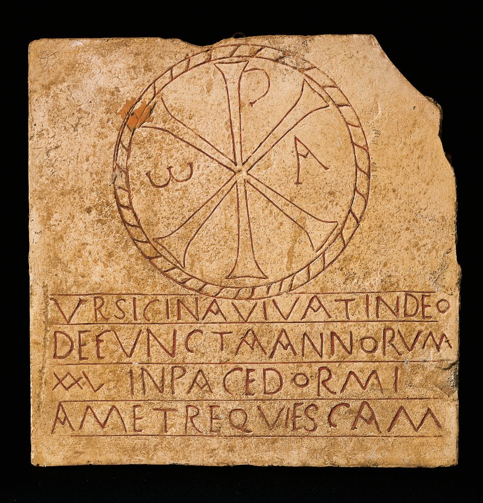 Inscripción cristiana con el monograma de Cristo, hallada en Roma, período paleocristiano, siglo IV de Paleo-Christian