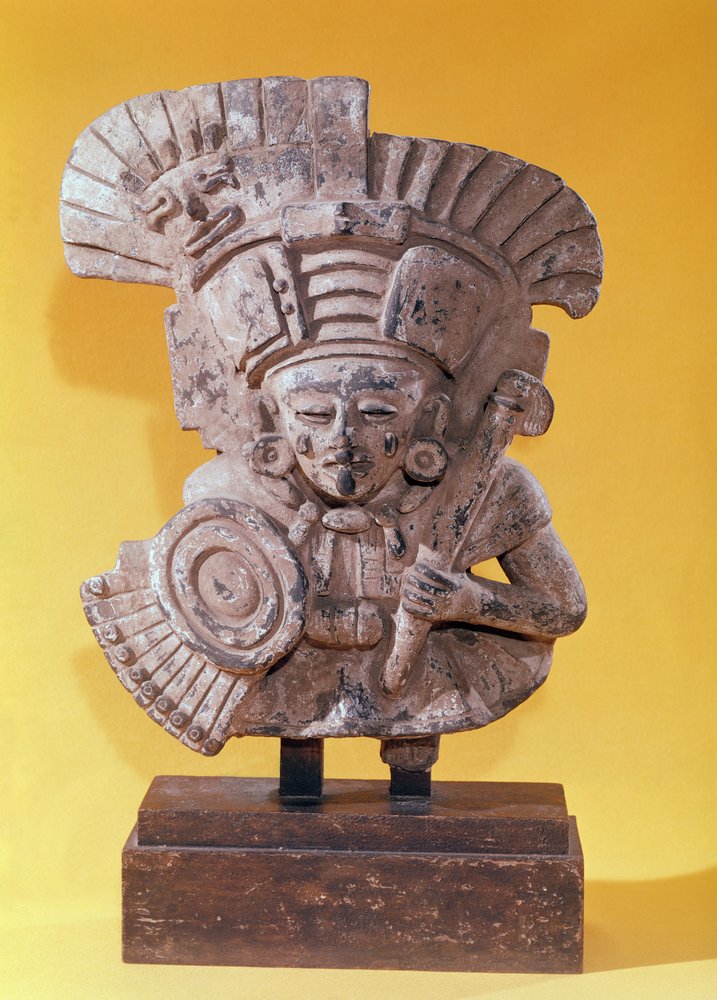 Figura de un guerrero en traje de desfile, Zapoteca (terracota)
