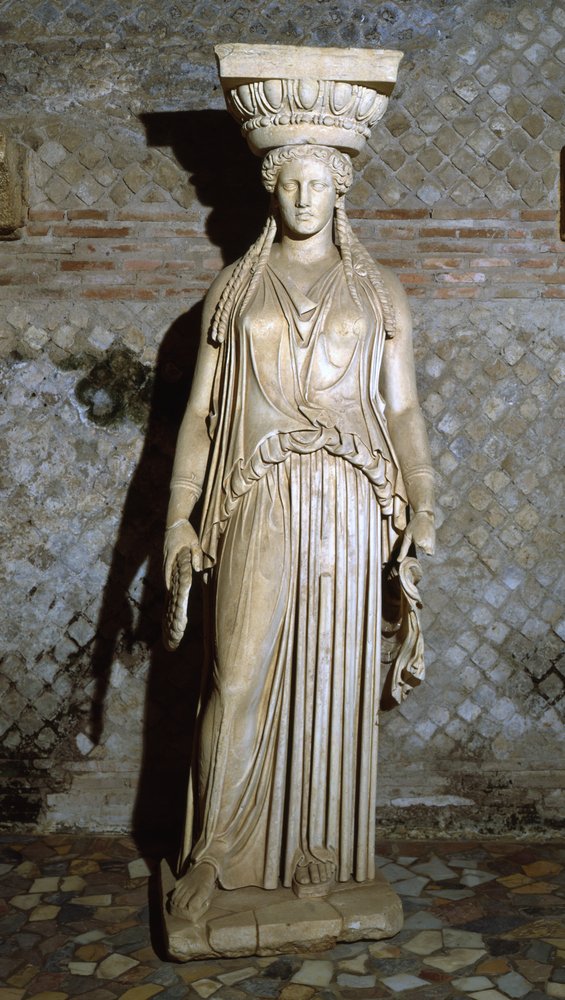 Kore, copia de una cariátide del Erecteión en Atenas de Roman