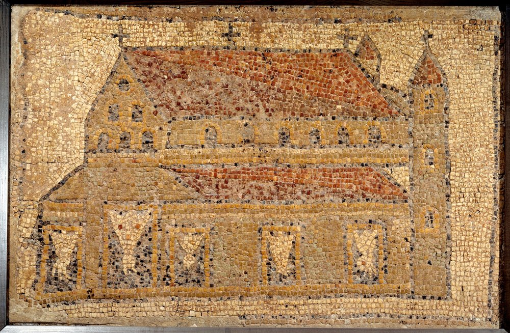 Arte romano: mosaico de una basílica representada en perspectiva, segunda mitad del siglo V, Cercano Oriente - París, Museo del Louvre - Arte romano: mosaico de Qabr Hiram cerca de Tiro en Fenicia, de una iglesia bizantina temprana dedicada a San Cristóbal de Roman Roman