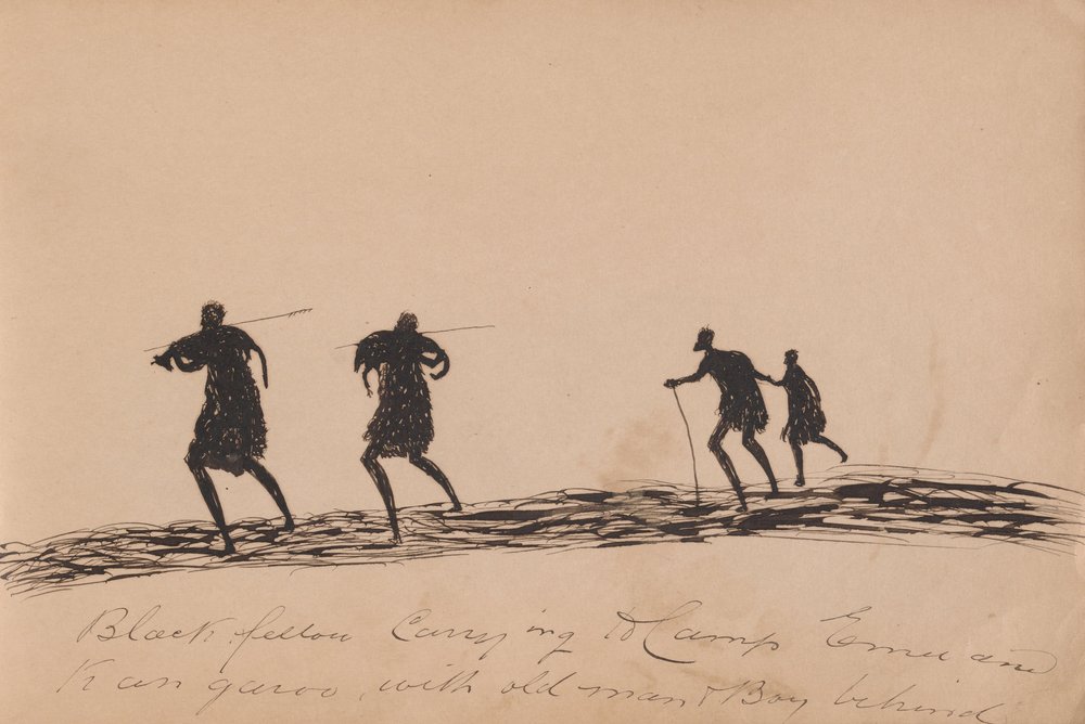 Kwatkwat - Hombre negro llevando a campamento emú y canguro con anciano y niño detrás de Tommy McRae
