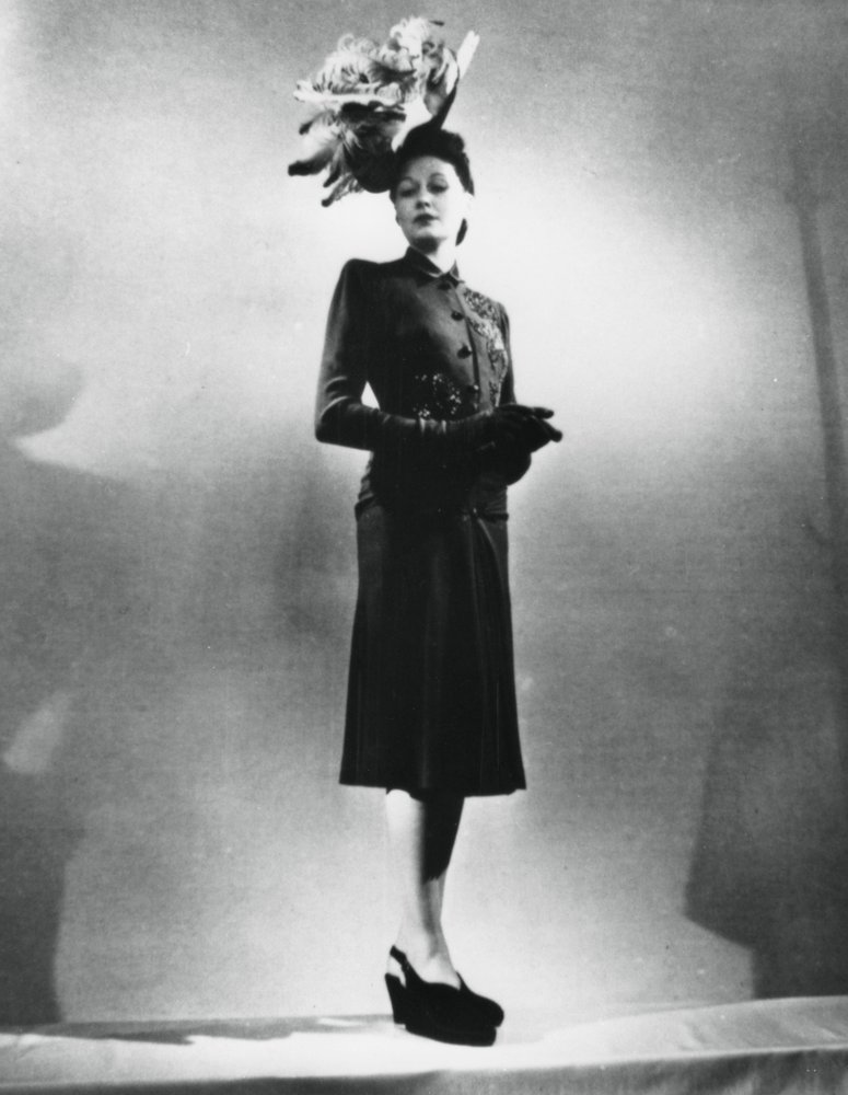 La mujer chic, atuendo del diseñador de moda francés Jacques Fath, París, enero de 1943 de Unbekannt