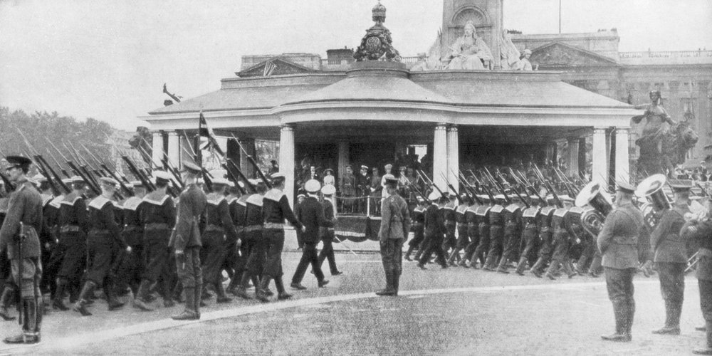 Desfile de la victoria pasando el Victoria Memorial y el Palacio de Buckingham, Londres, 19 de julio de 1919 de Unbekannt