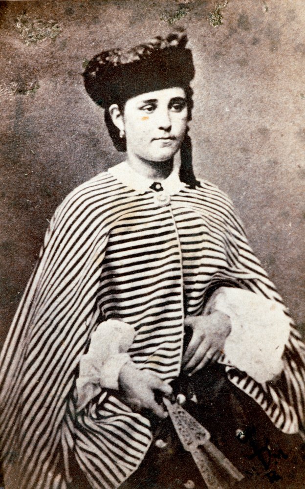 Retrato de Teresita Garibaldi (1845-1903), hija del patriota italiano y héroe del Risorgimento Giuseppe Garibaldi (1807-1882) y su primera esposa Anita (1821-1849). Fotografía. Colección privada de Unknown artist