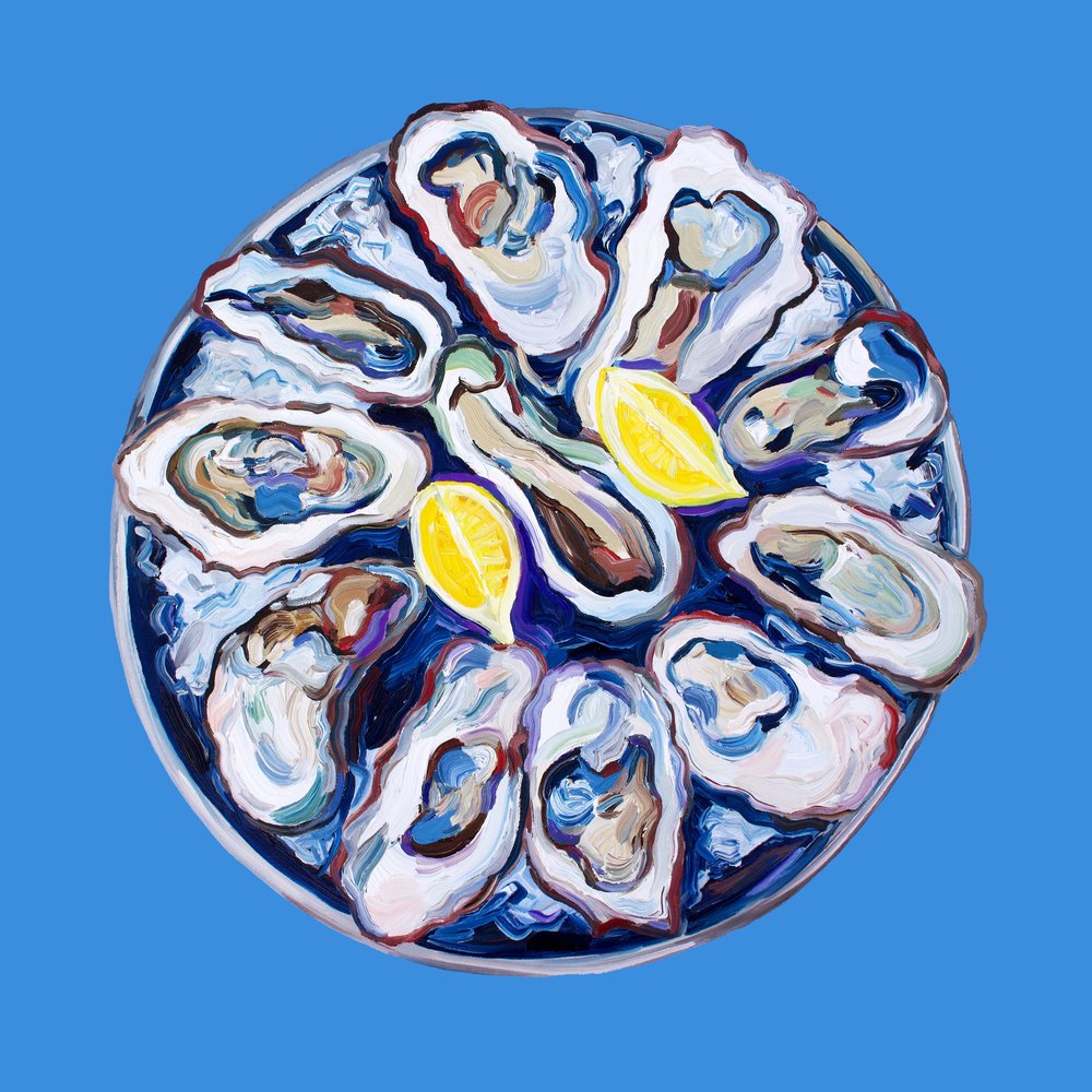 Ostras frescas sobre fondo azul de Alice Straker