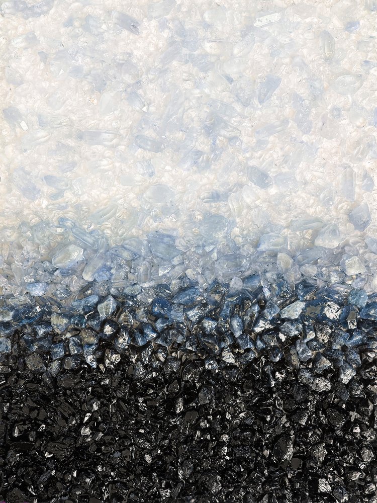 Degradado azul y negro cristalino de Alyson Storms