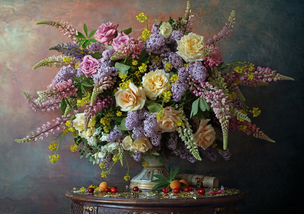 Naturaleza muerta floral opulenta de Andrey Morozov