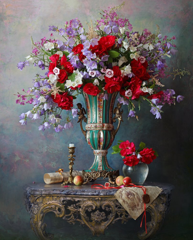 Naturaleza muerta floral llena de colorido de Andrey Morozov