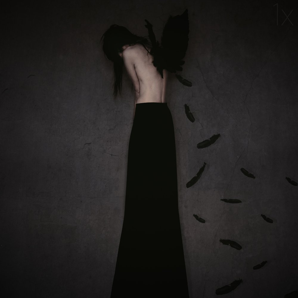 La mujer alada y afligida de Anja Matko
