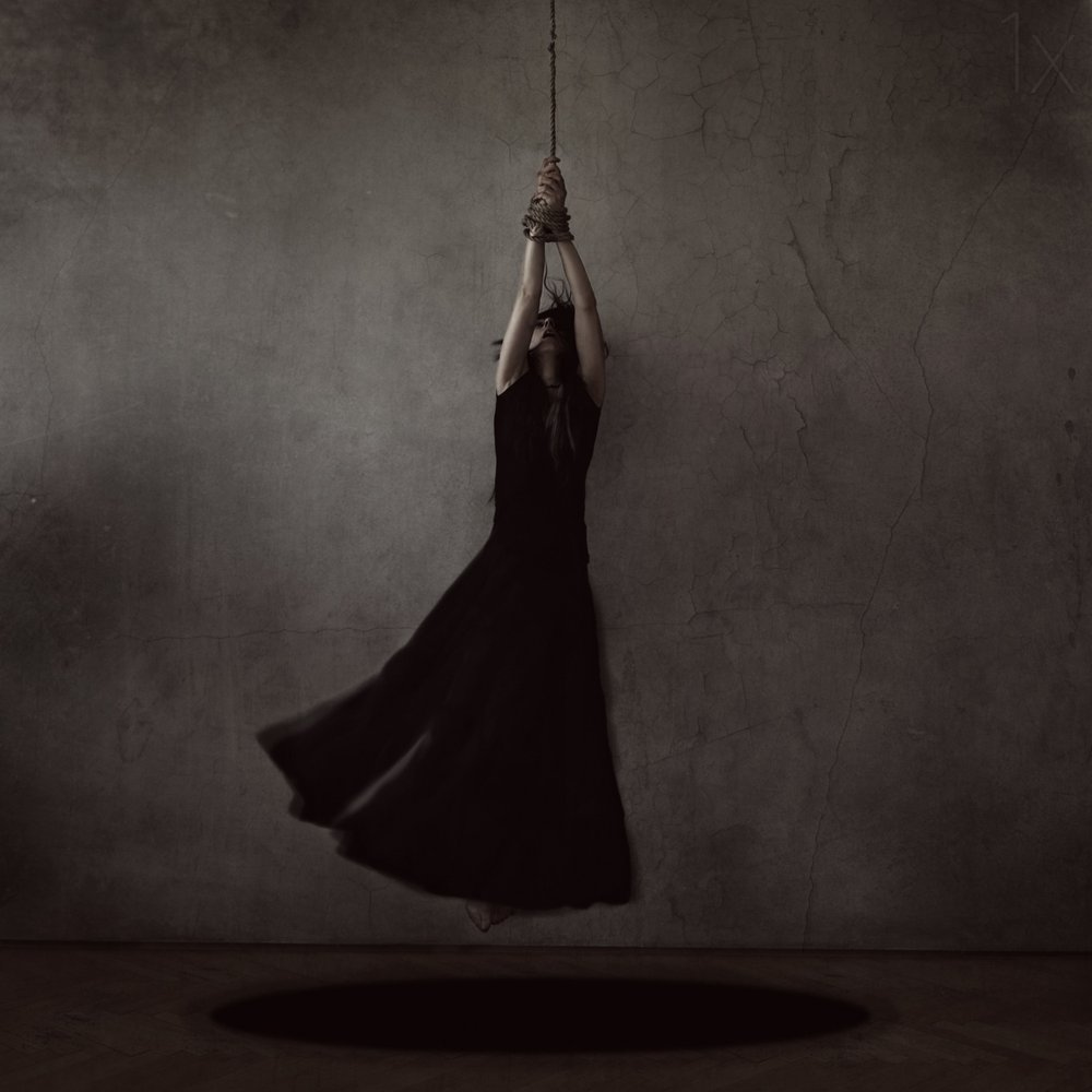 La mujer sobre el vacío de Anja Matko