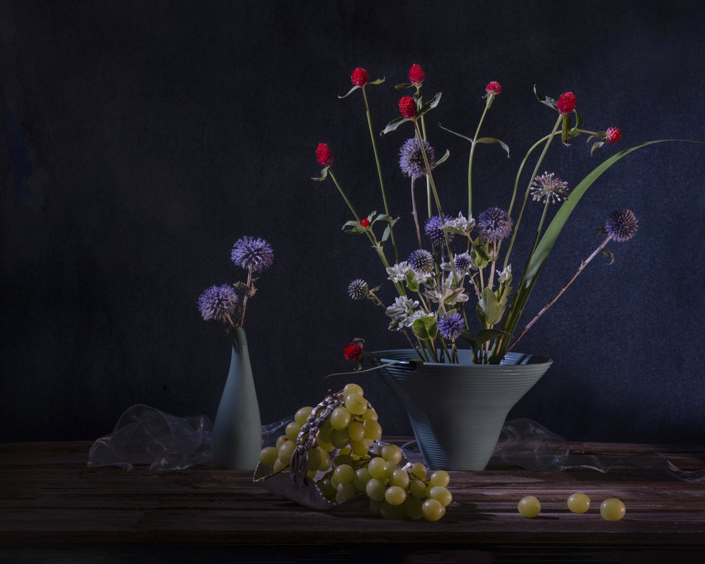 Naturaleza muerta floral oscura de Anna Qu