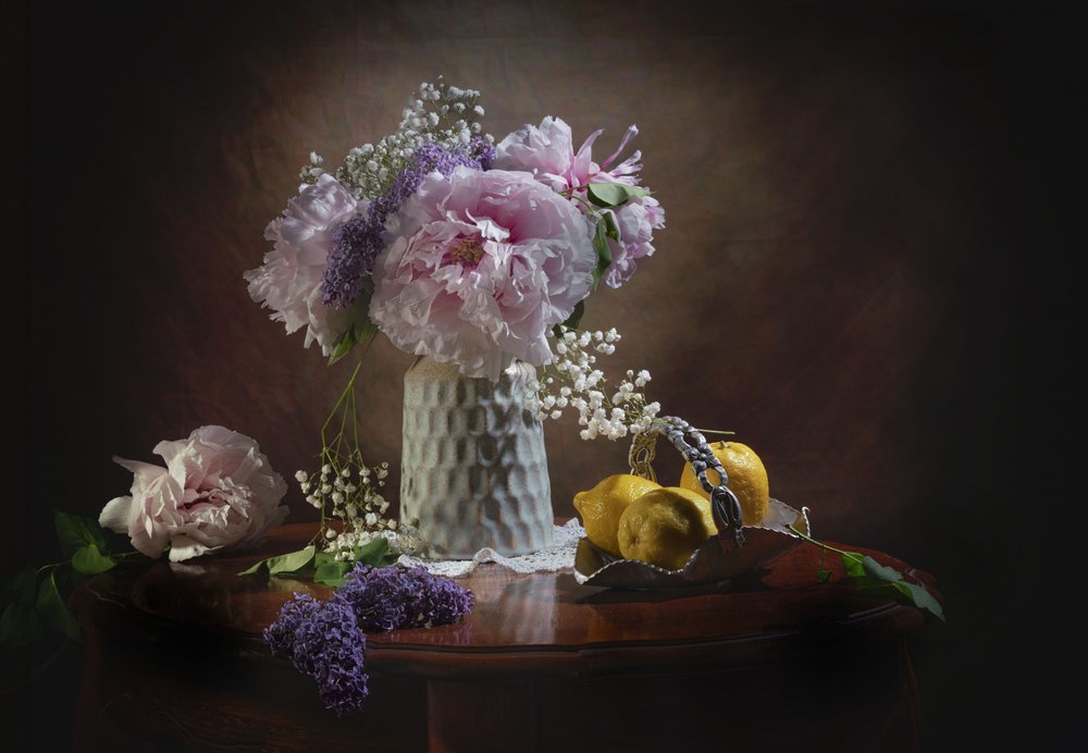 Elegantes peonías y limones de Anna Qu
