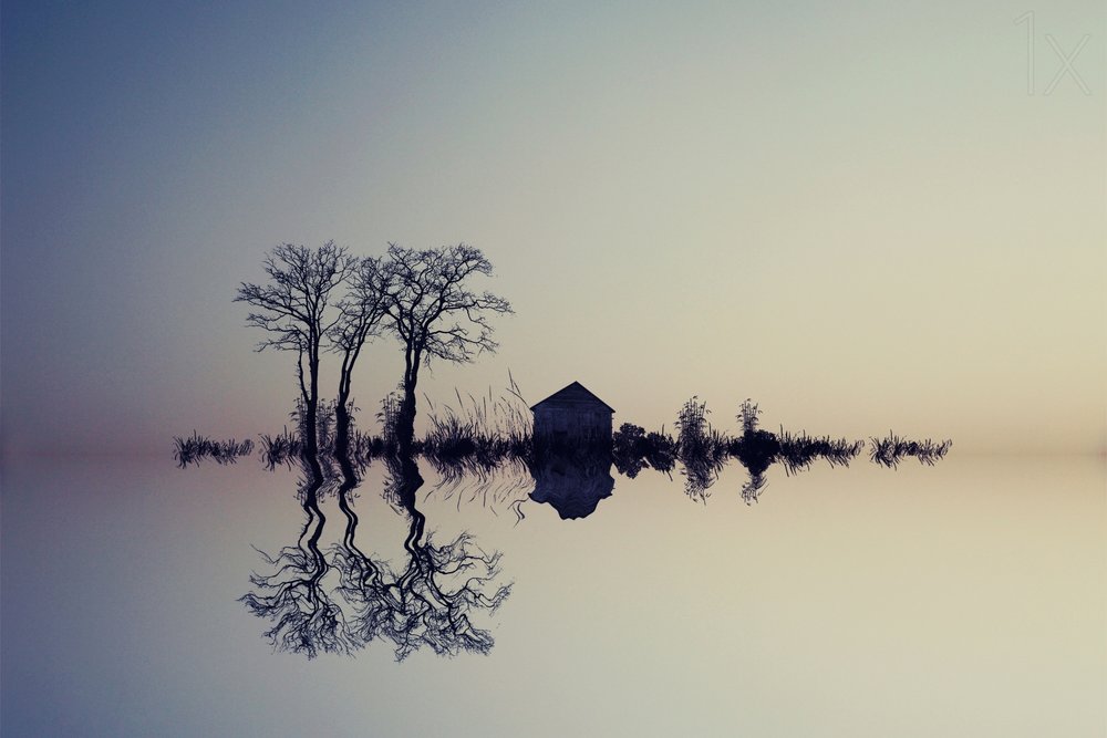 Reflejo sereno en el agua de Asef Azimaie