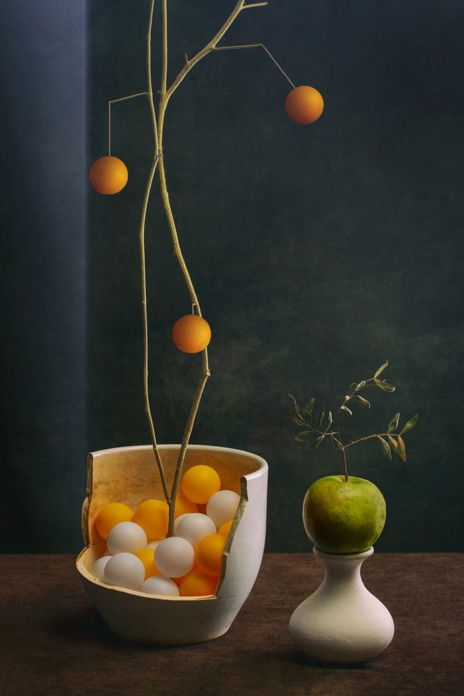 Arreglo floral moderno con fruta de Brig Barkow