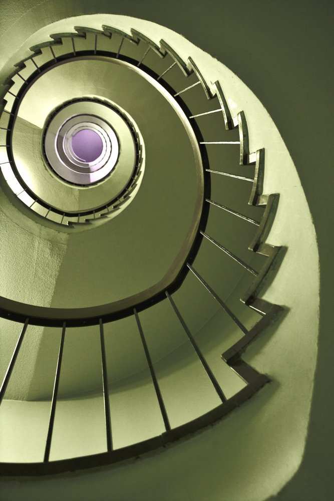 Escalera de caracol geométrica de Christina Sillen