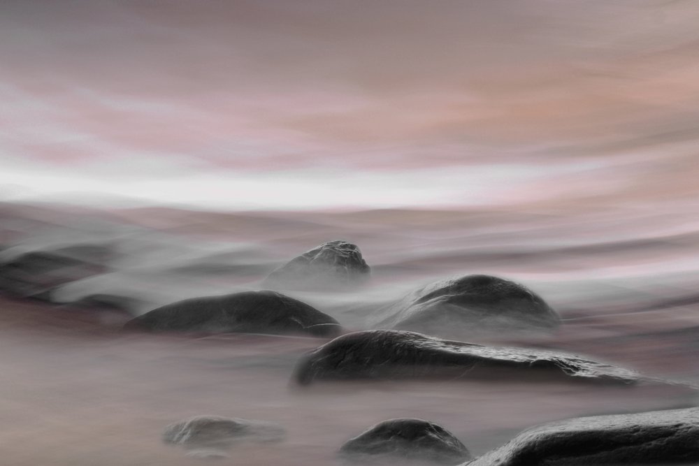 Rocas marinas brumosas de Christina Sillen