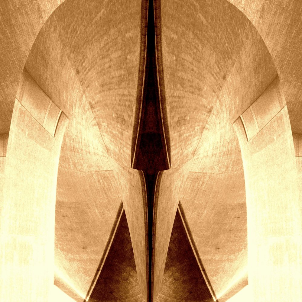 Simetría arquitectónica en tonos sepia de Christina Sillen