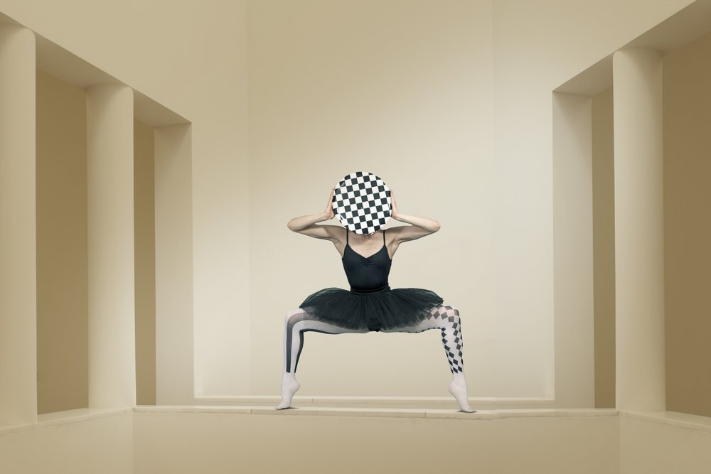 Bailarina en damero de Christine von Diepenbroek