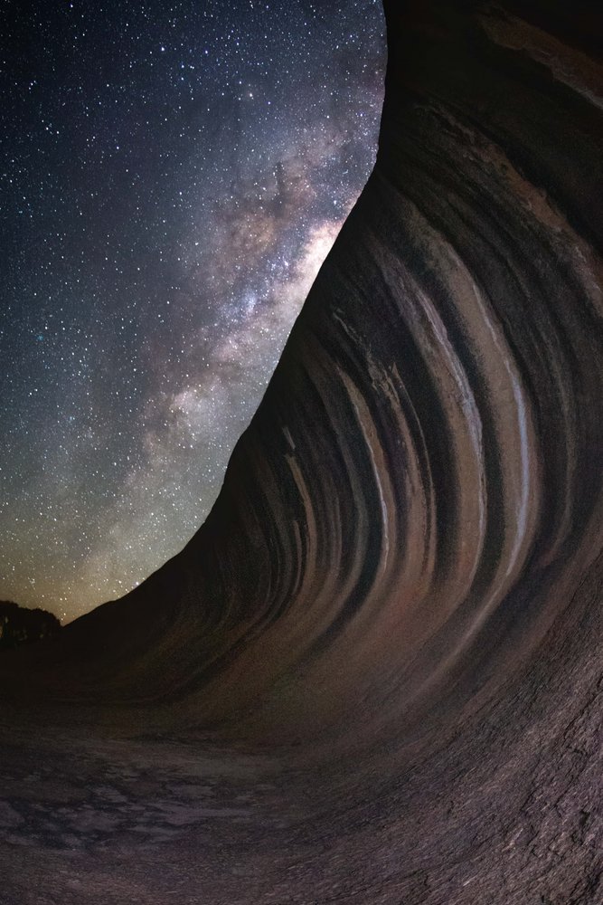 La Vía Láctea sobre Wave Rock de Christoph Schaarschmidt