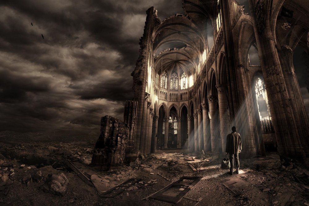 Un hombre en una catedral en ruinas de Christophe Kiciak