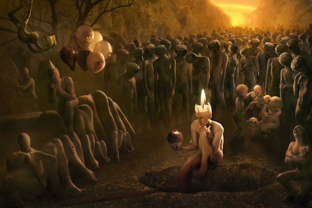 Una procesión a la luz de las velas de lo más surrealista de Christophe Kiciak