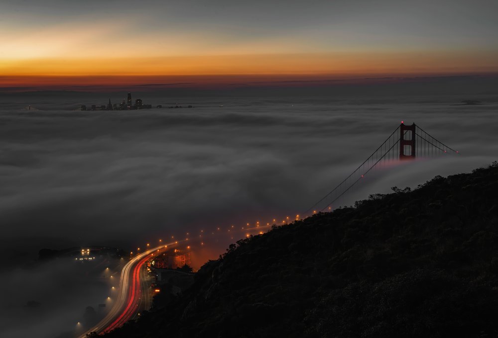 Noche con niebla en el puente Golden Gate de Chuanxu Ren