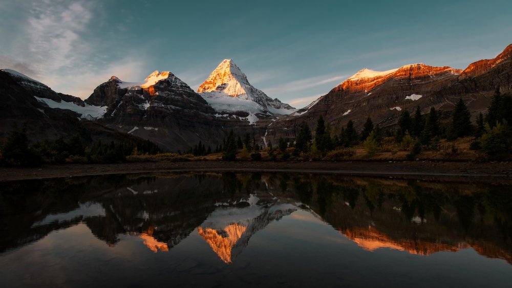 Reflejo de la Montaña Dorada de Chuanxu Ren