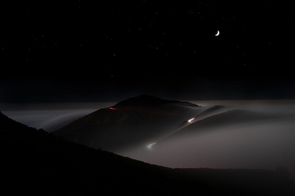 Camino de montaña a la luz de la luna de Chuanxu Ren