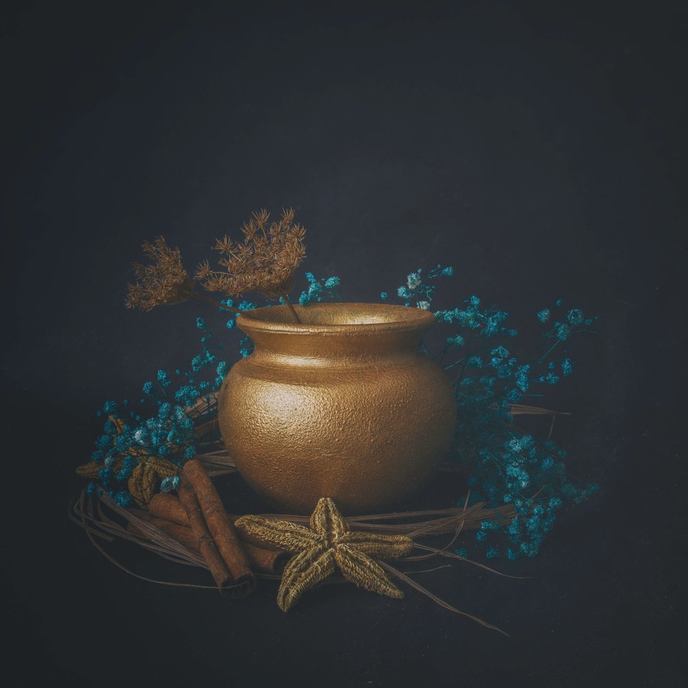 El encanto rústico de la olla dorada de Cicek Kiral