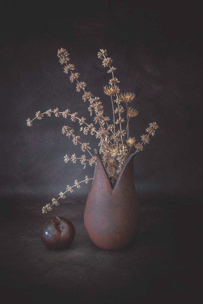 Naturaleza muerta floral evocadora de Cicek Kiral