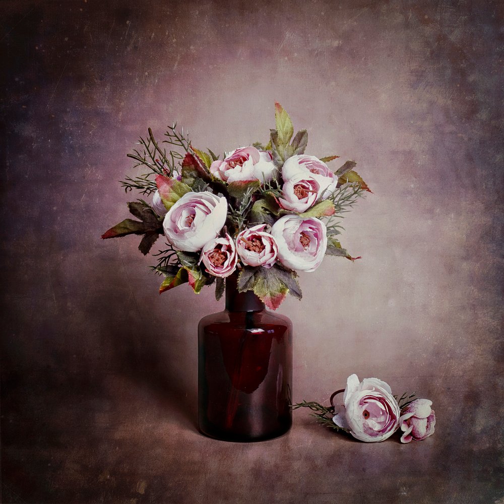 Naturaleza muerta floral rosa de Cicek Kiral