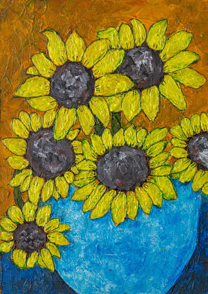 Girasoles en un jarrón azul de Dale Hefer & Family