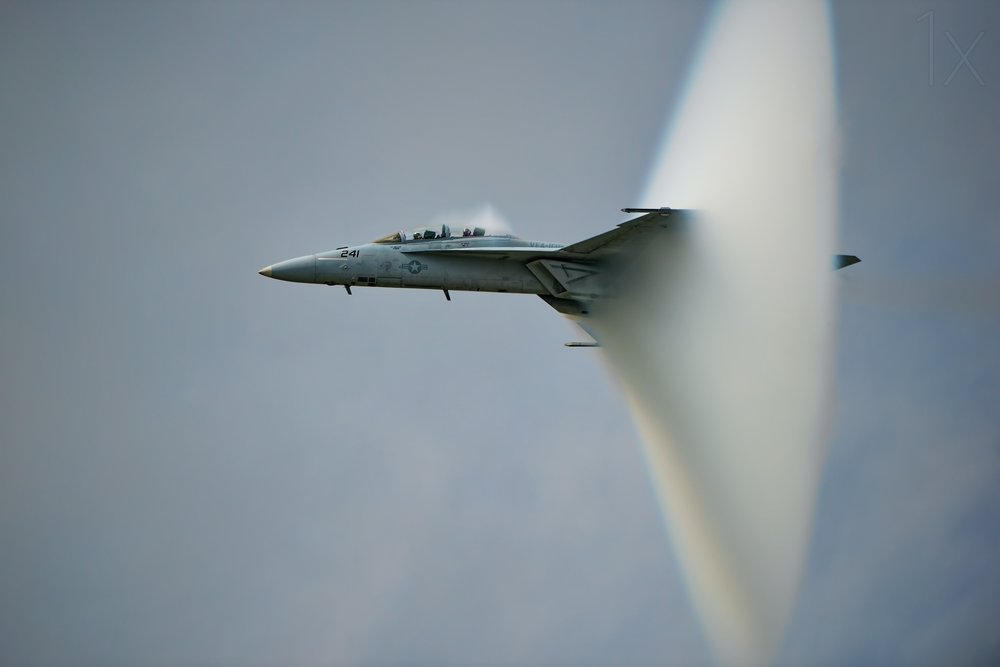 Cono de vapor de un avión de combate de Darek Siusta