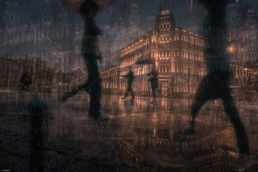 Noche lluviosa en la ciudad de Dark Blue