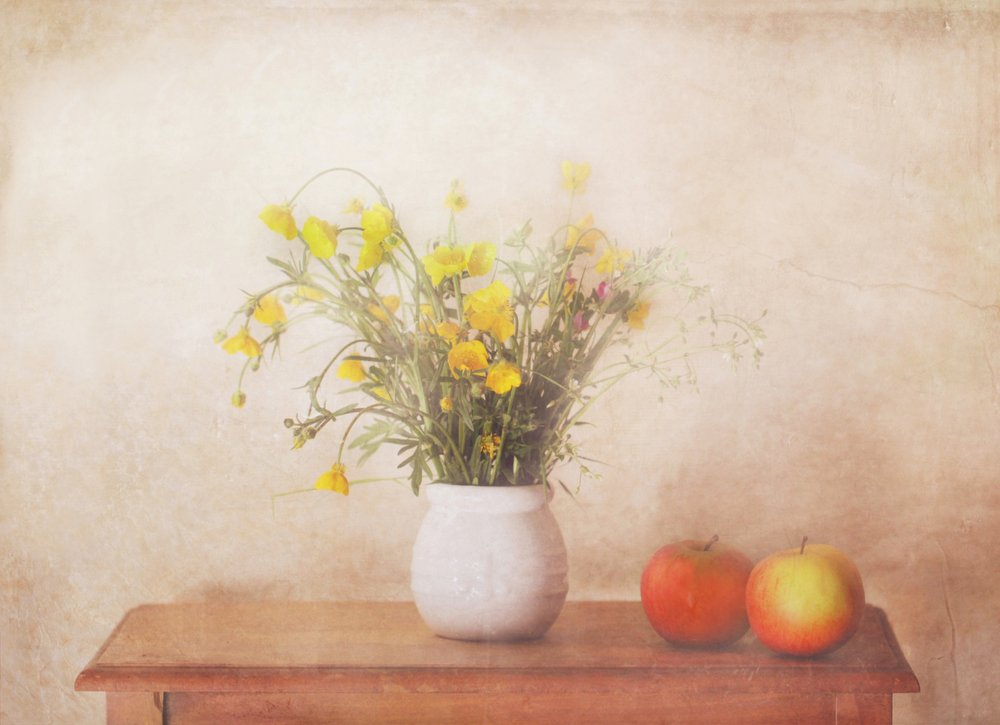 Naturaleza muerta con flores amarillas de Delphine Devos